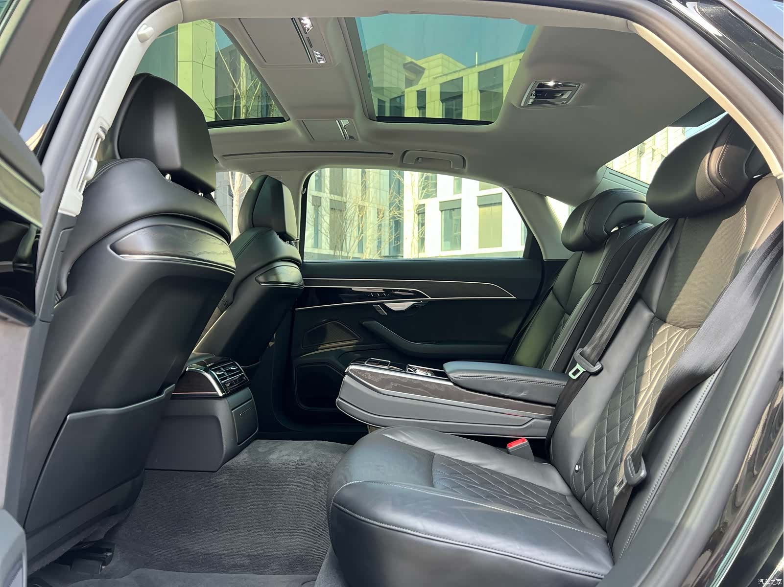 Audi A8L, 2020 все фото