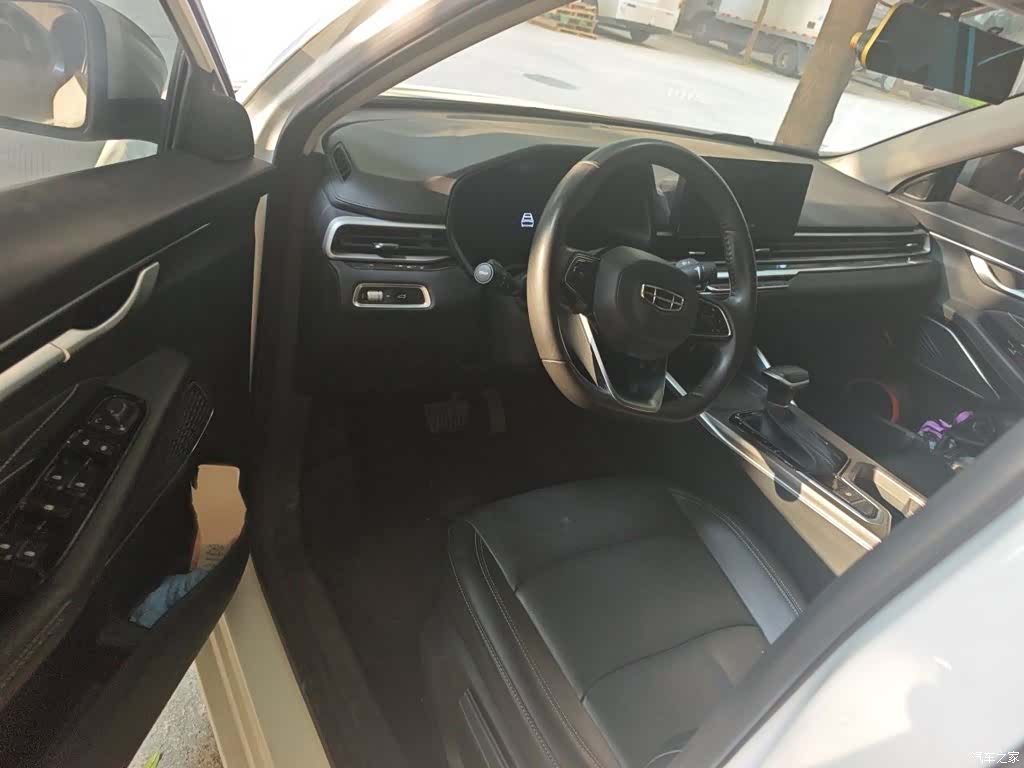 Geely Emgrand, 2023 14