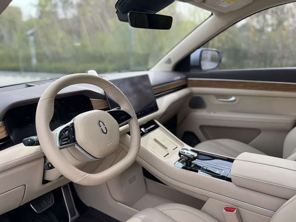 AITO Ask the world M7