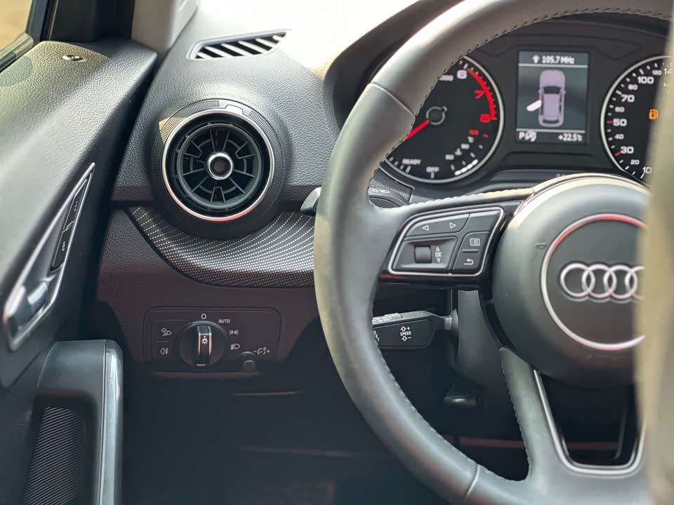 Audi Q2L