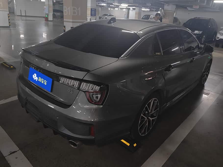 Lynk & Co 03