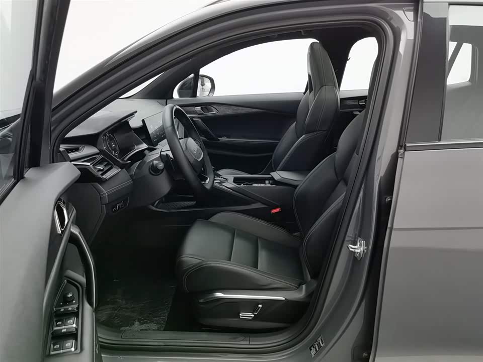Lynk & Co 06