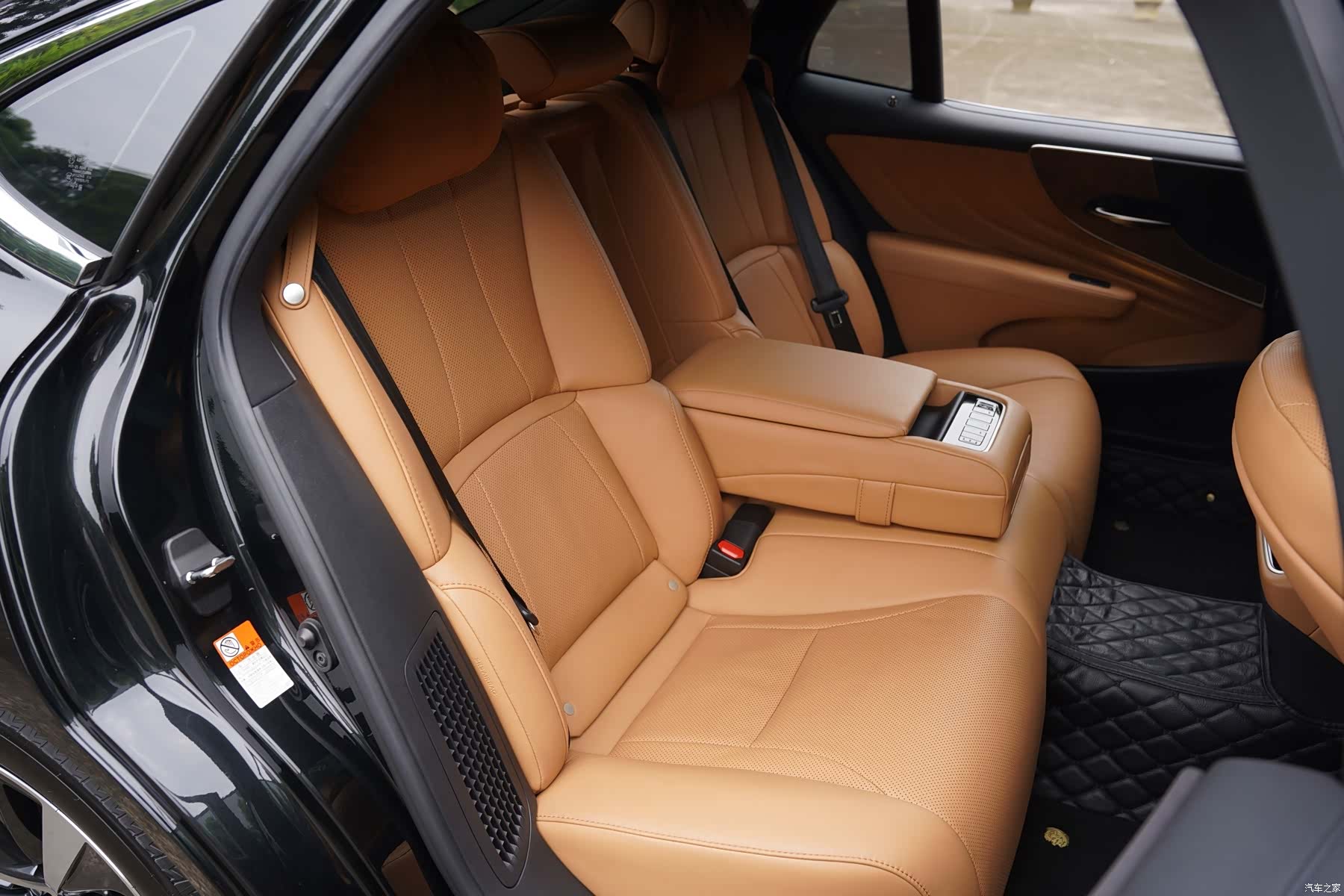Lexus LS, 2022 25