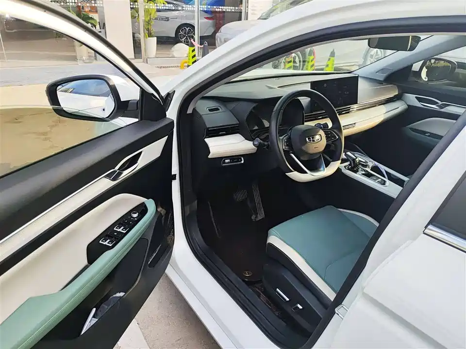 Geely Emgrand L HiP