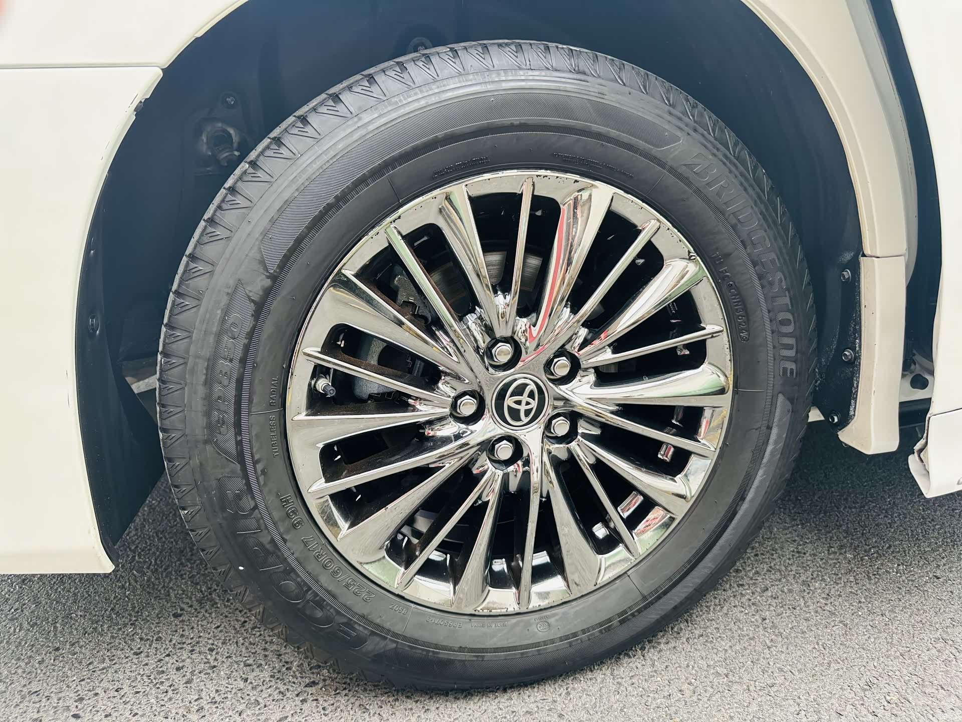 Toyota Alphard, 2023 25