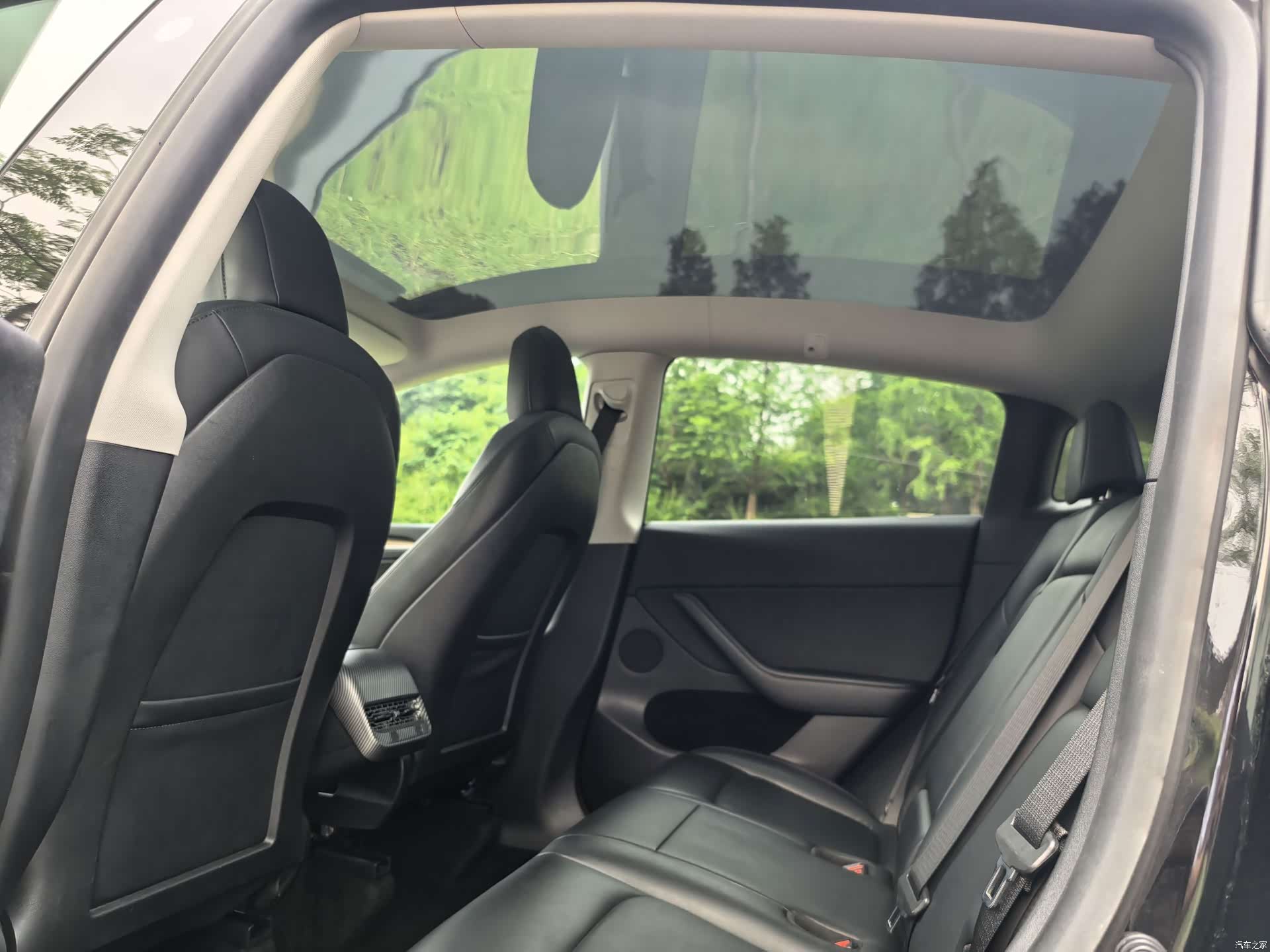Tesla Model Y, 2022 все фото