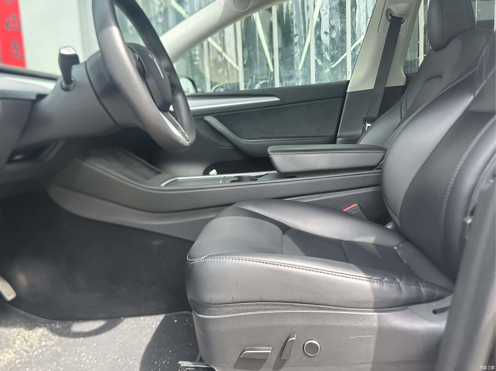 Tesla Model Y, 2023 4