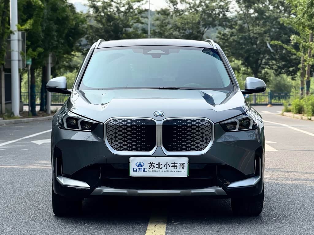 BMW iX1