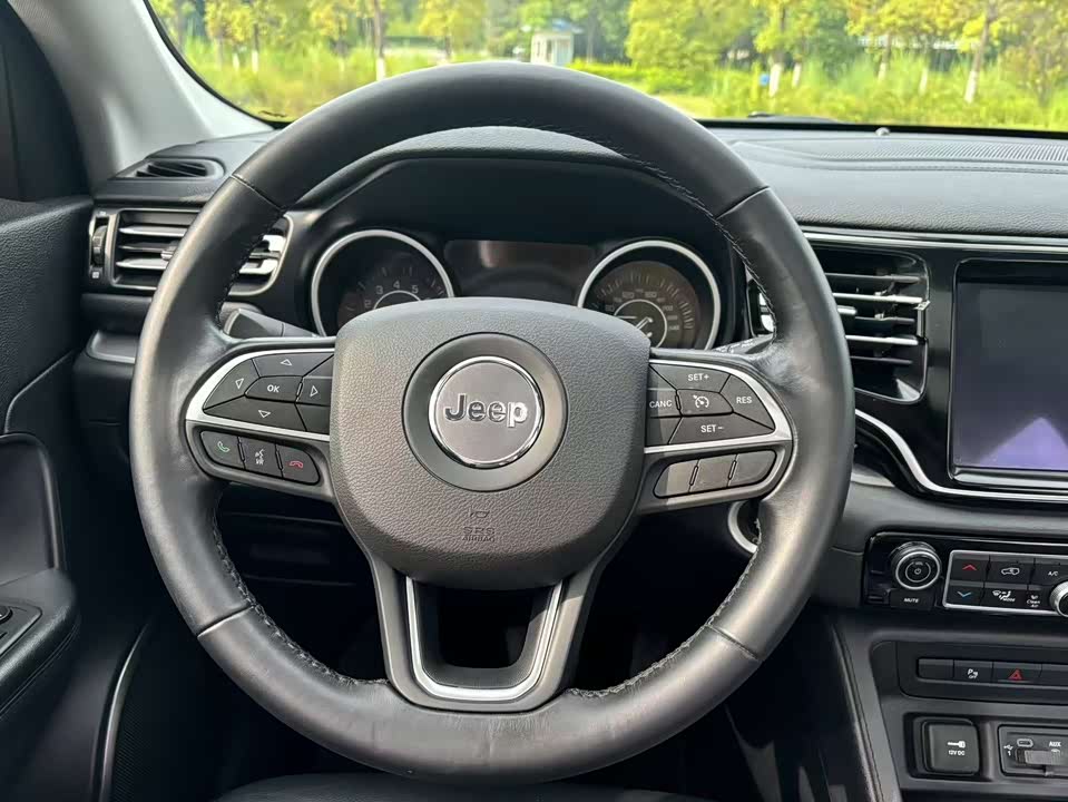 Jeep Grand Commander