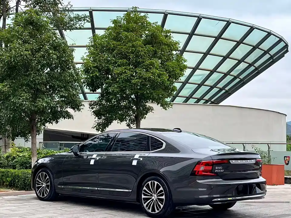 Volvo S90