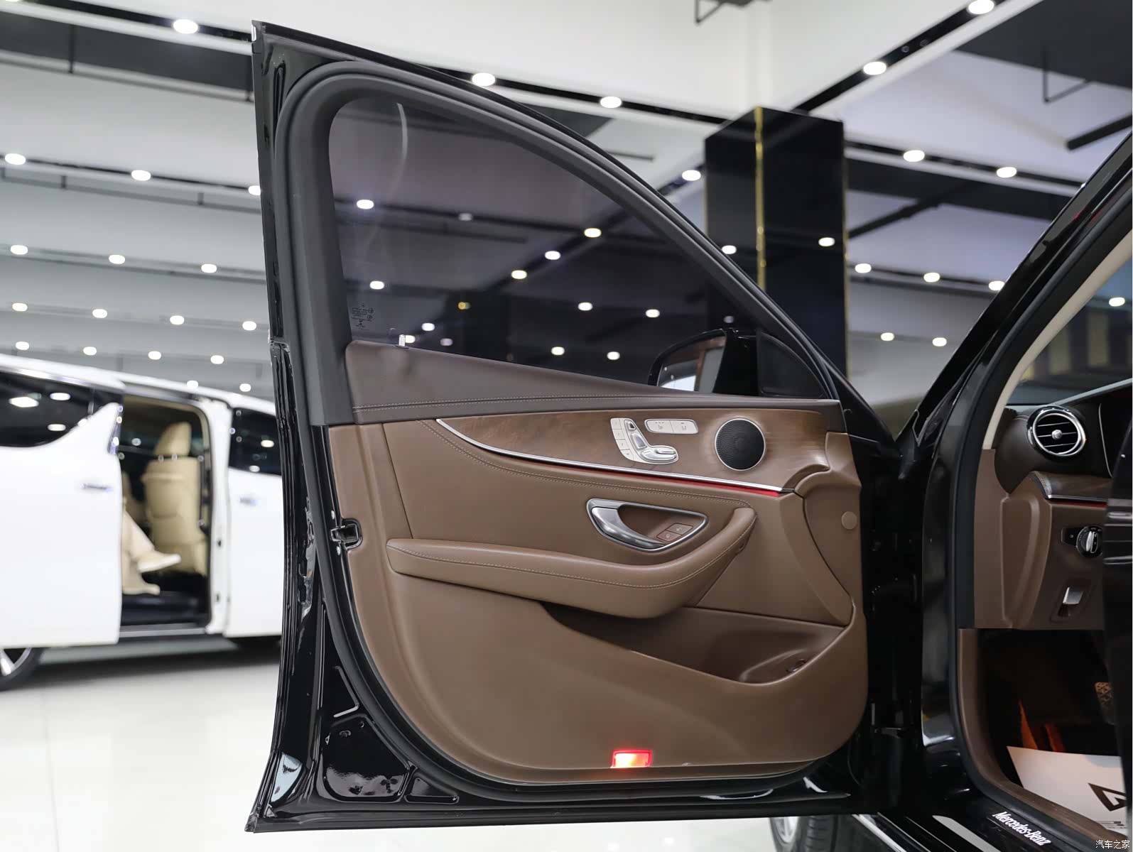 Mercedes-Benz E-Class, 2019 6