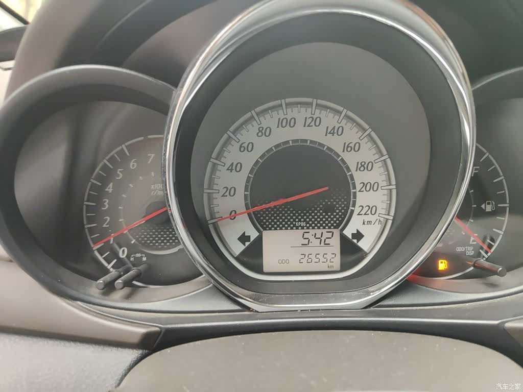 Toyota YARiS L, 2015 7