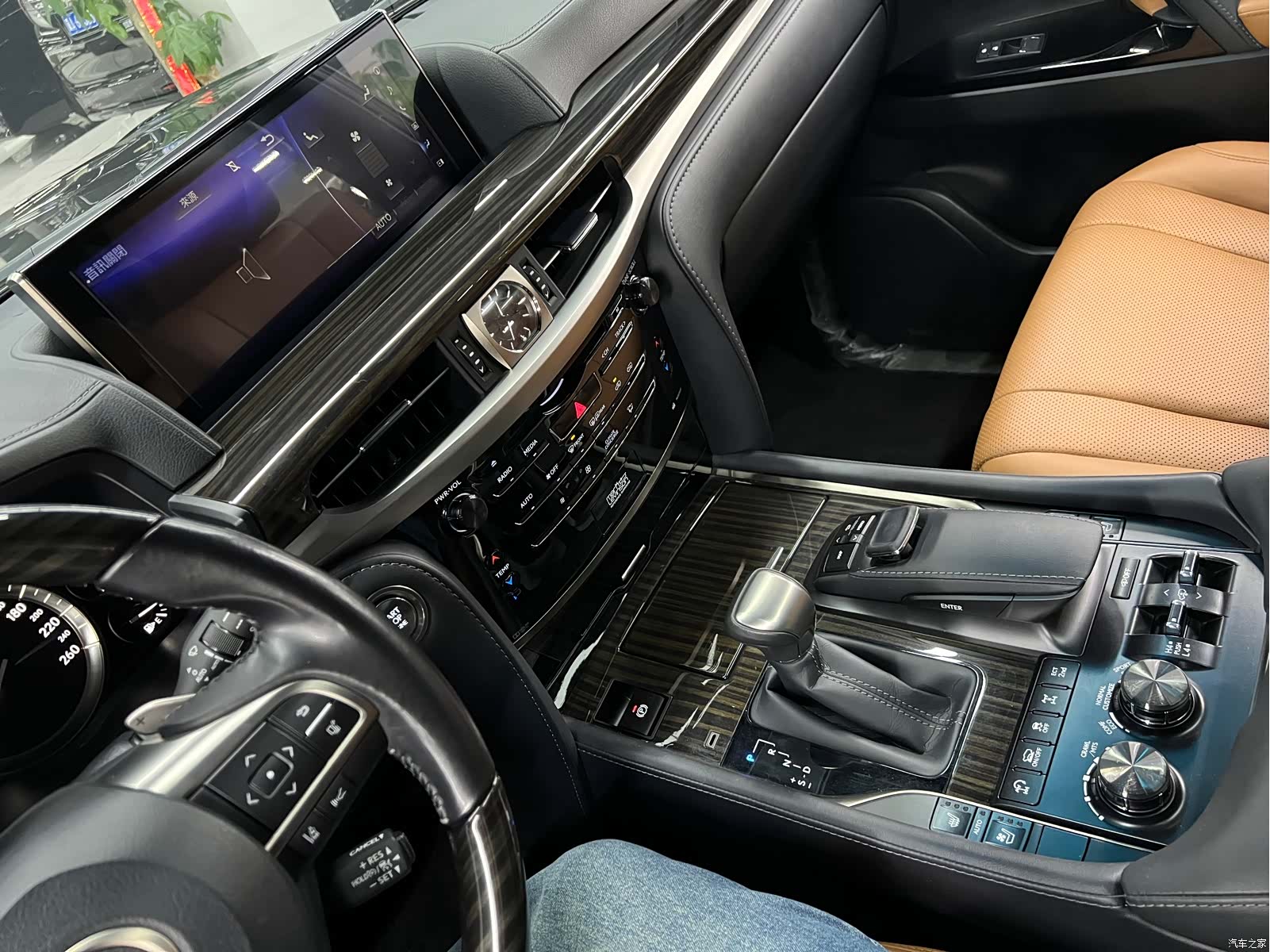 Lexus LX, 2022 24