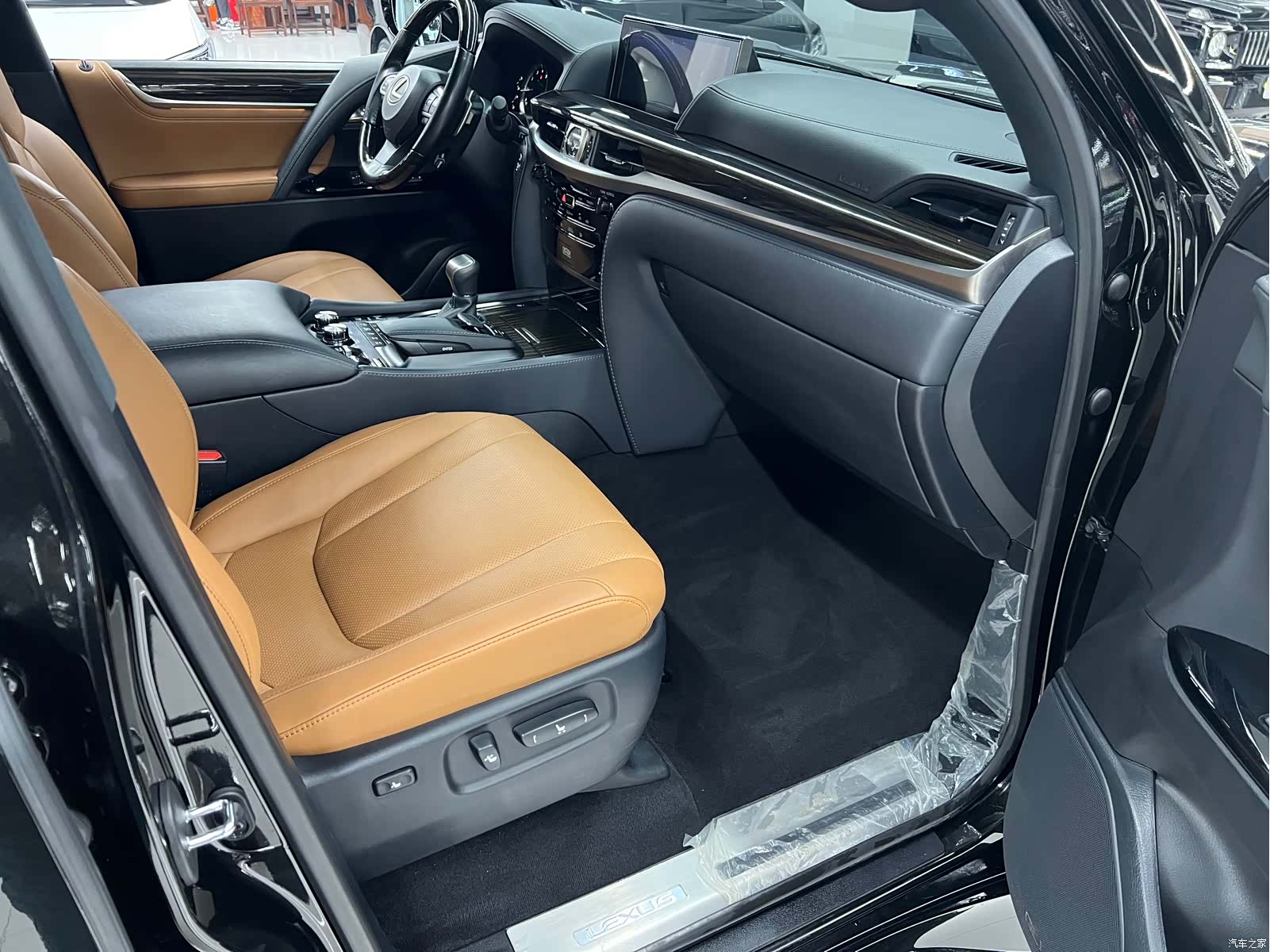 Lexus LX, 2022 25