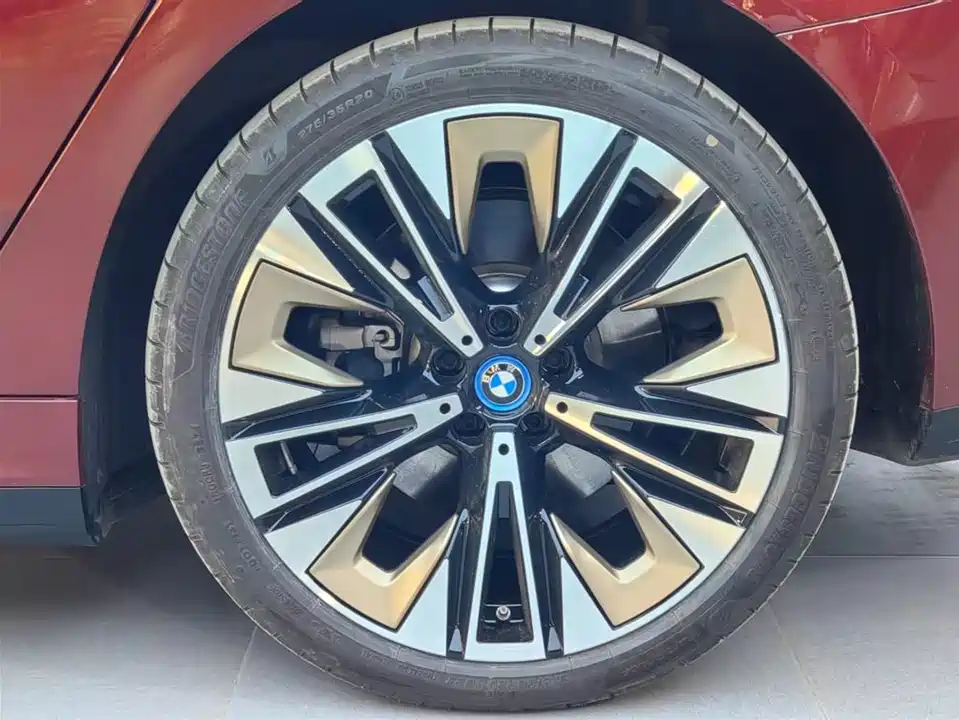 BMW i5