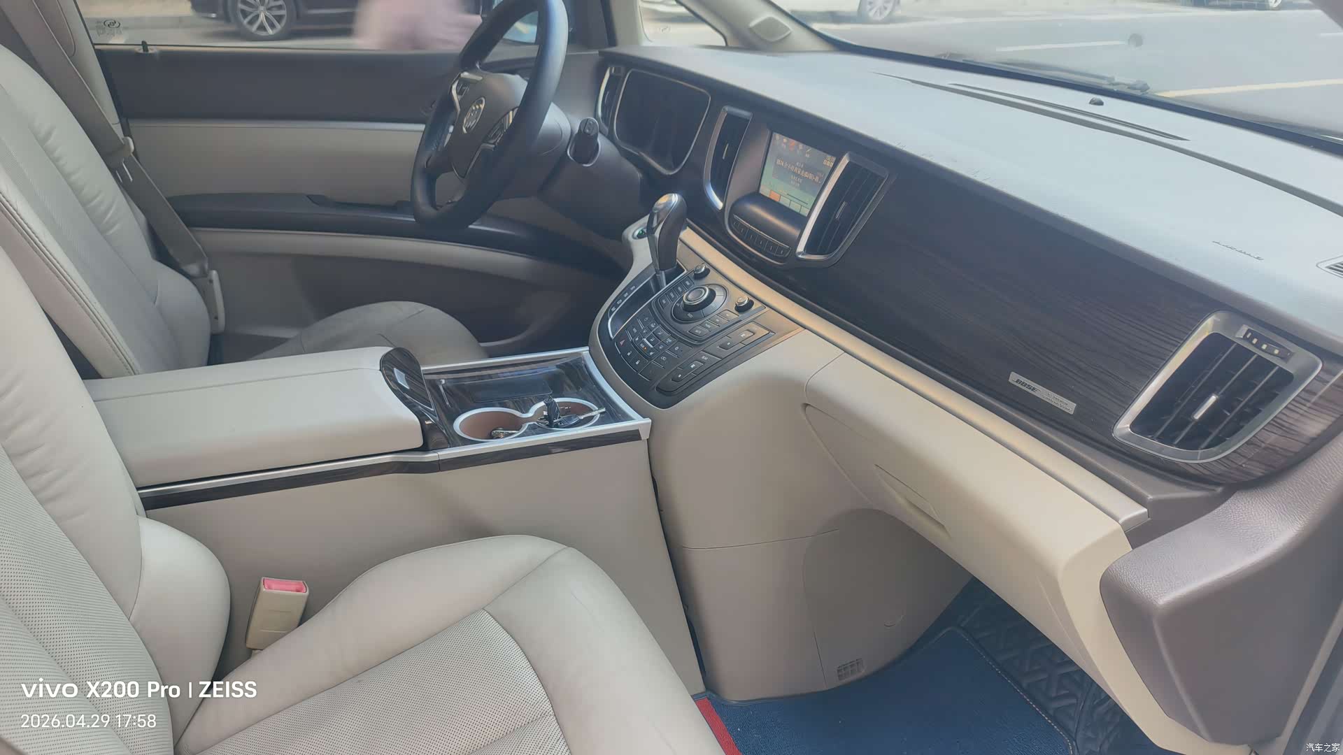 Buick GL8, 2012 9