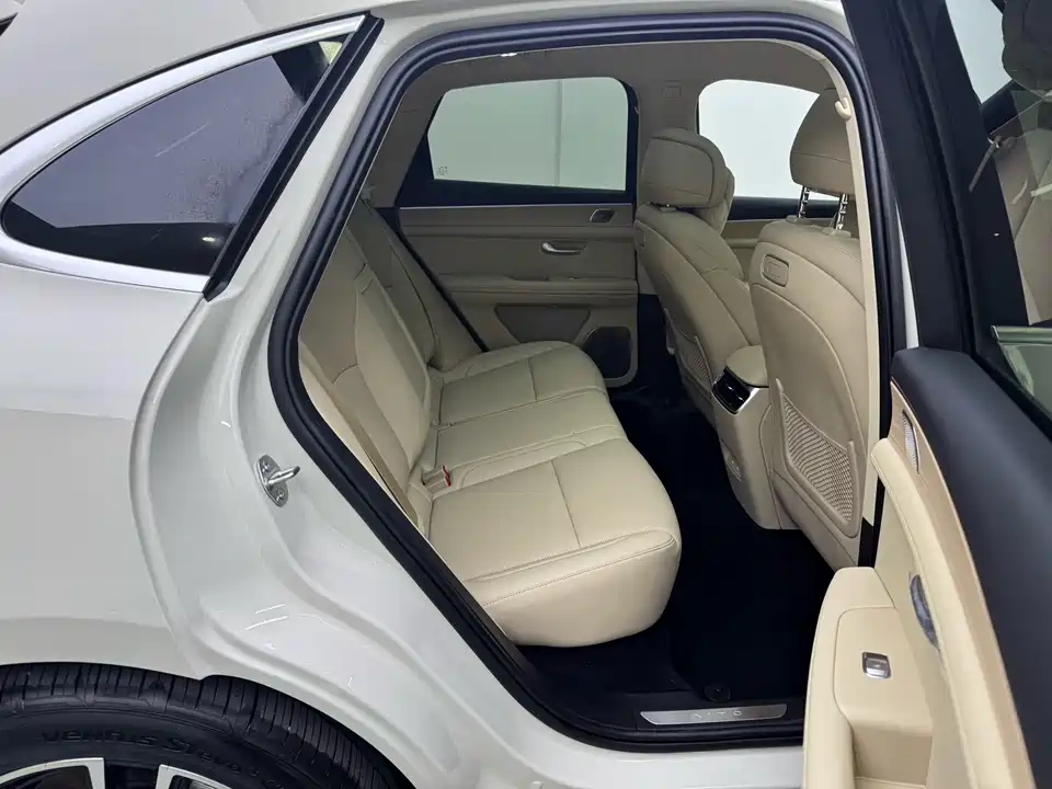 AITO Ask the world M5