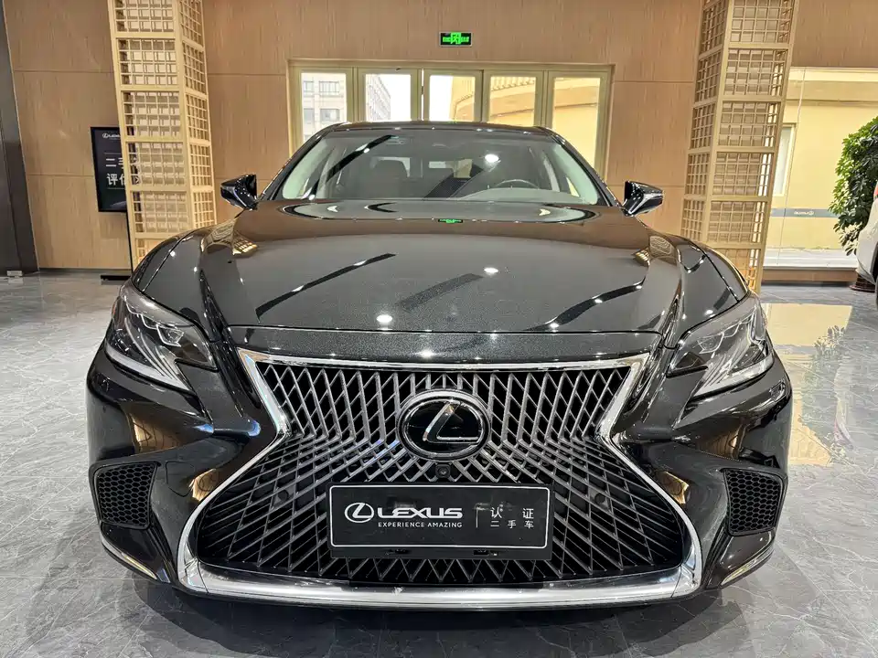 Lexus LS