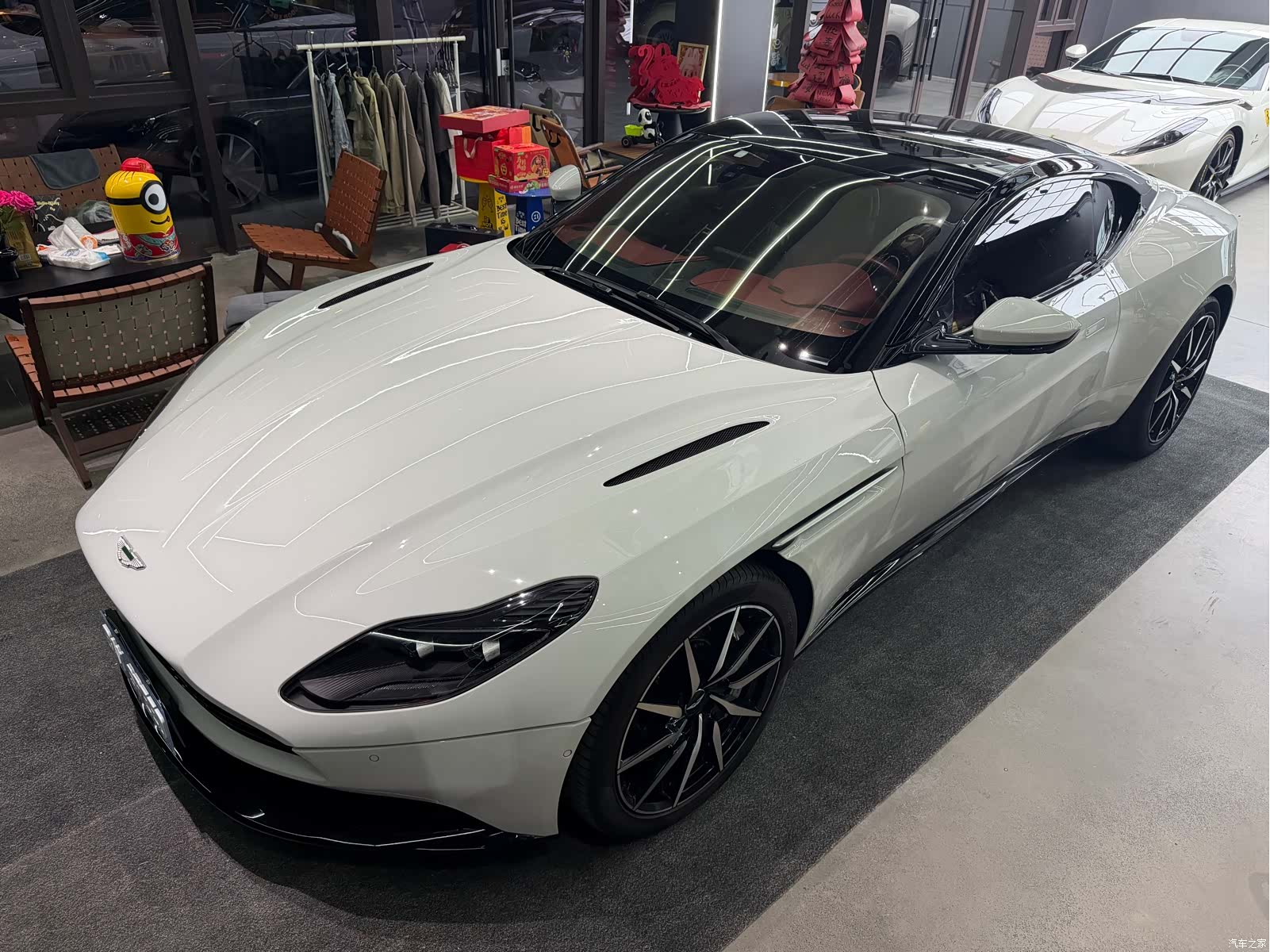 Aston Martin DB11, 2018 1