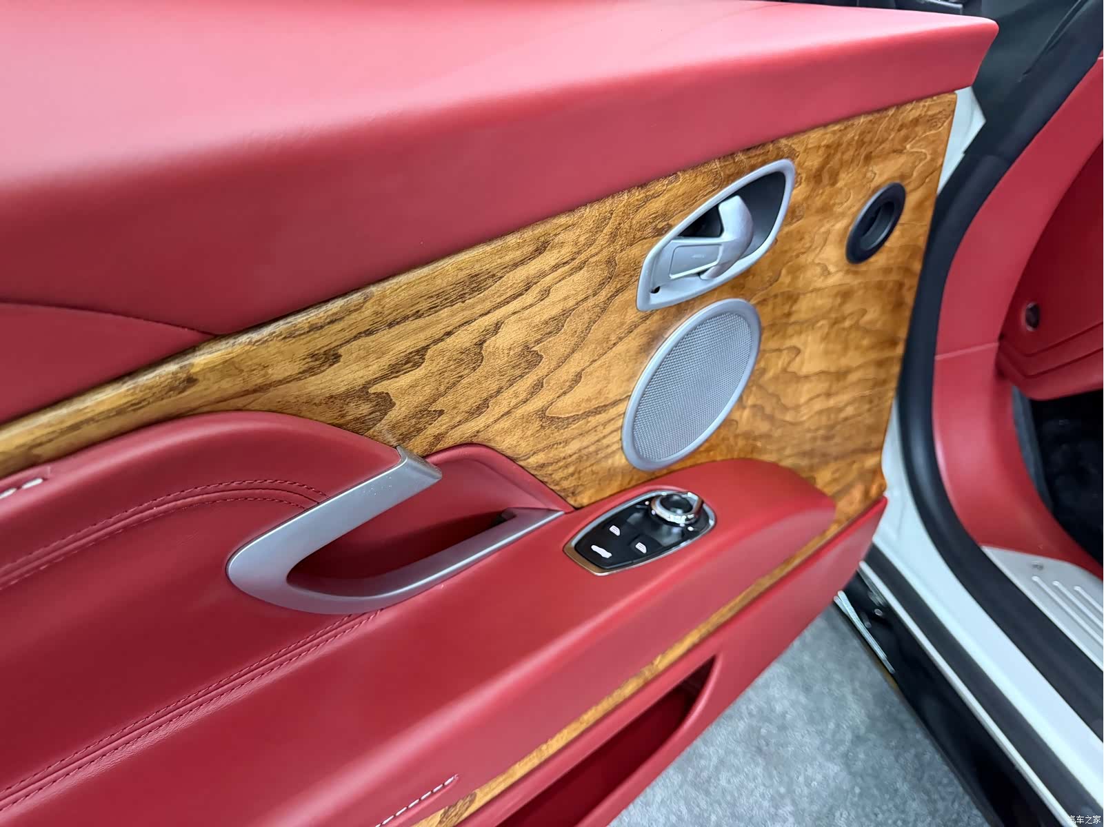 Aston Martin DB11, 2018 11