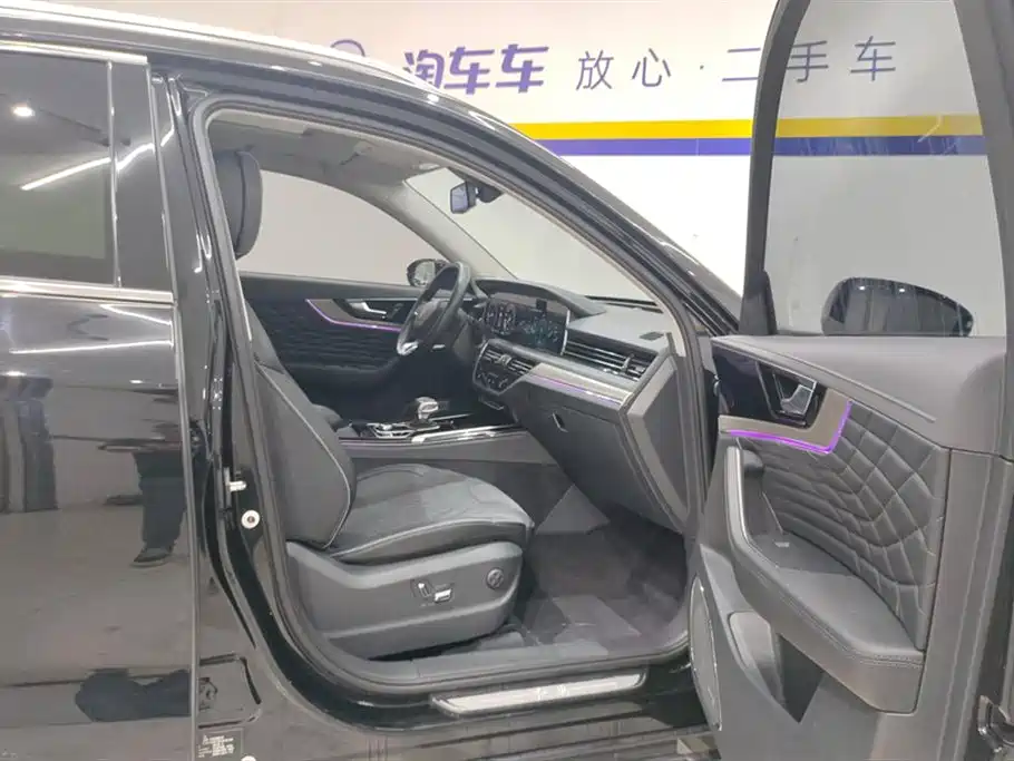 Hongqi HS5