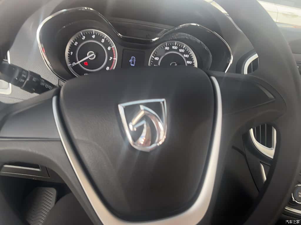 Wuling 560, 2016 3