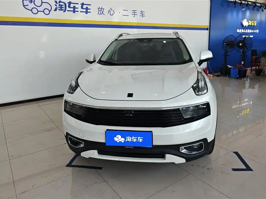 Lynk & Co 01