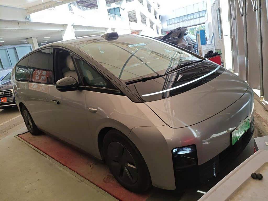 Li Auto MEGA