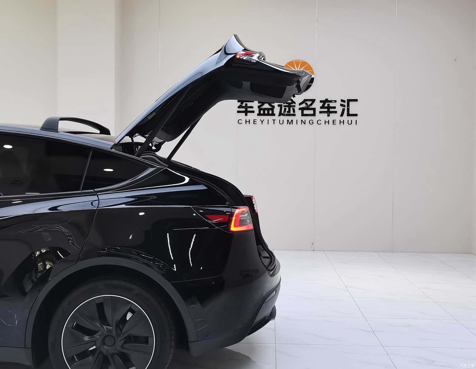 Tesla Model Y, 2023 26