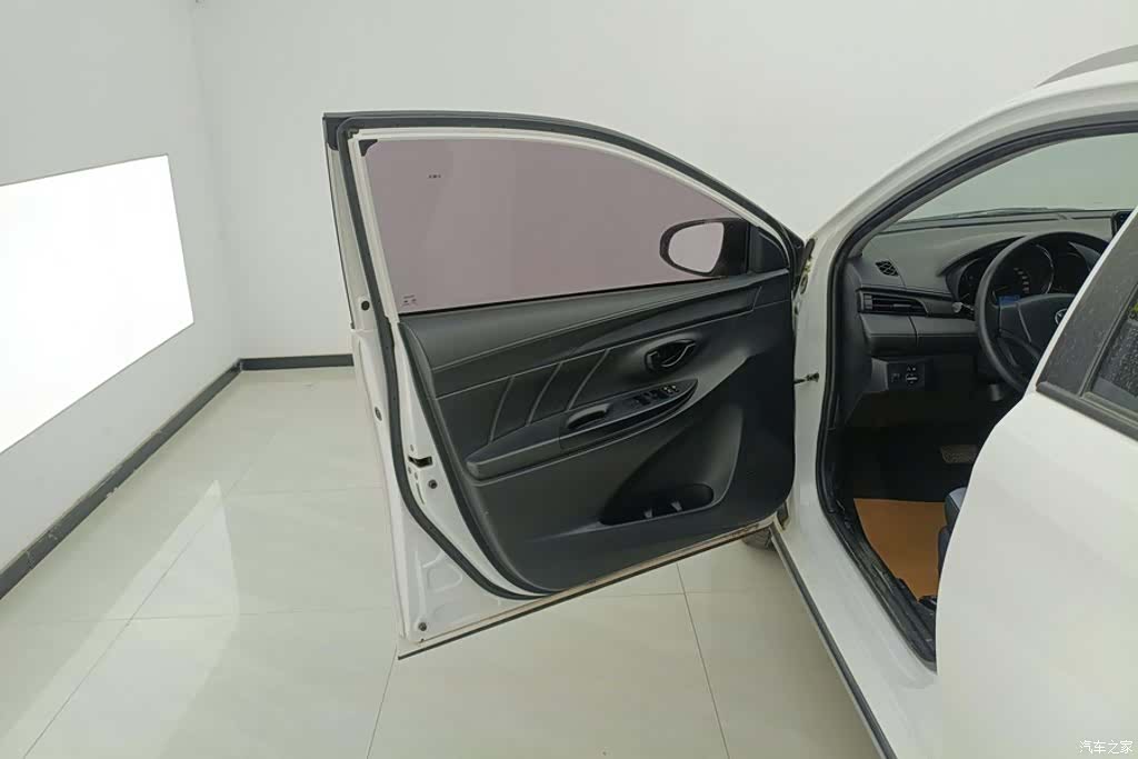 Toyota YARiS L, 2020 7