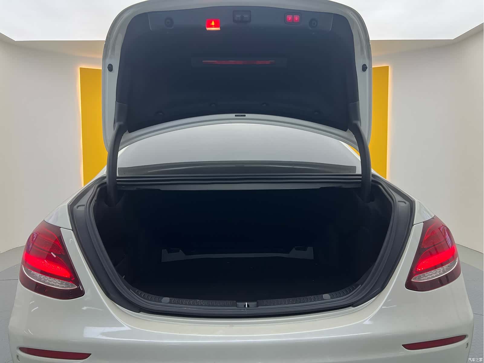 Mercedes-Benz E-Class, 2019 28
