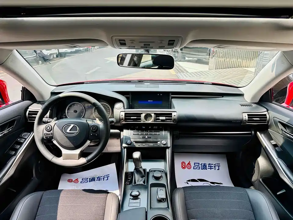 Lexus IS