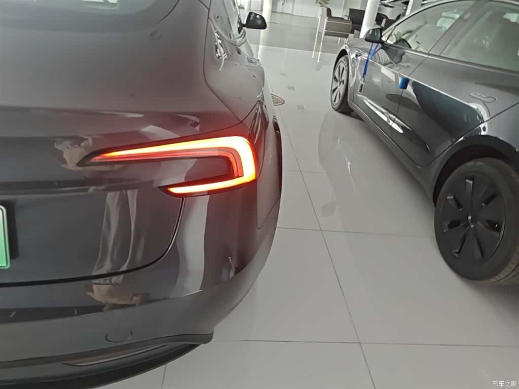 Tesla Model 3, 2026 8