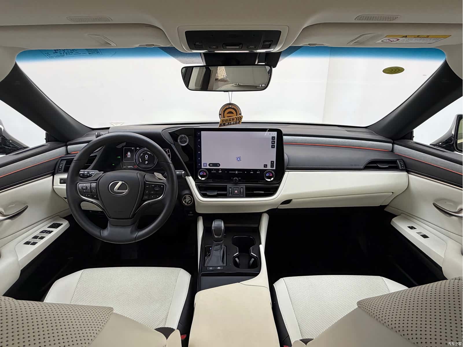 Lexus ES, 2026 12