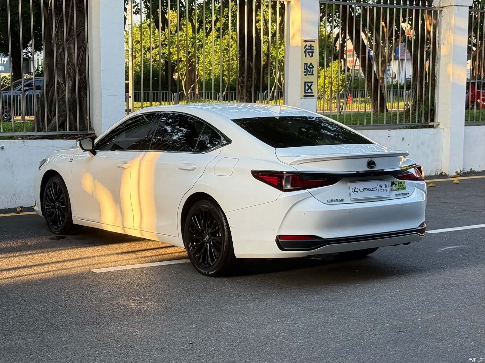 Lexus ES, 2019 4