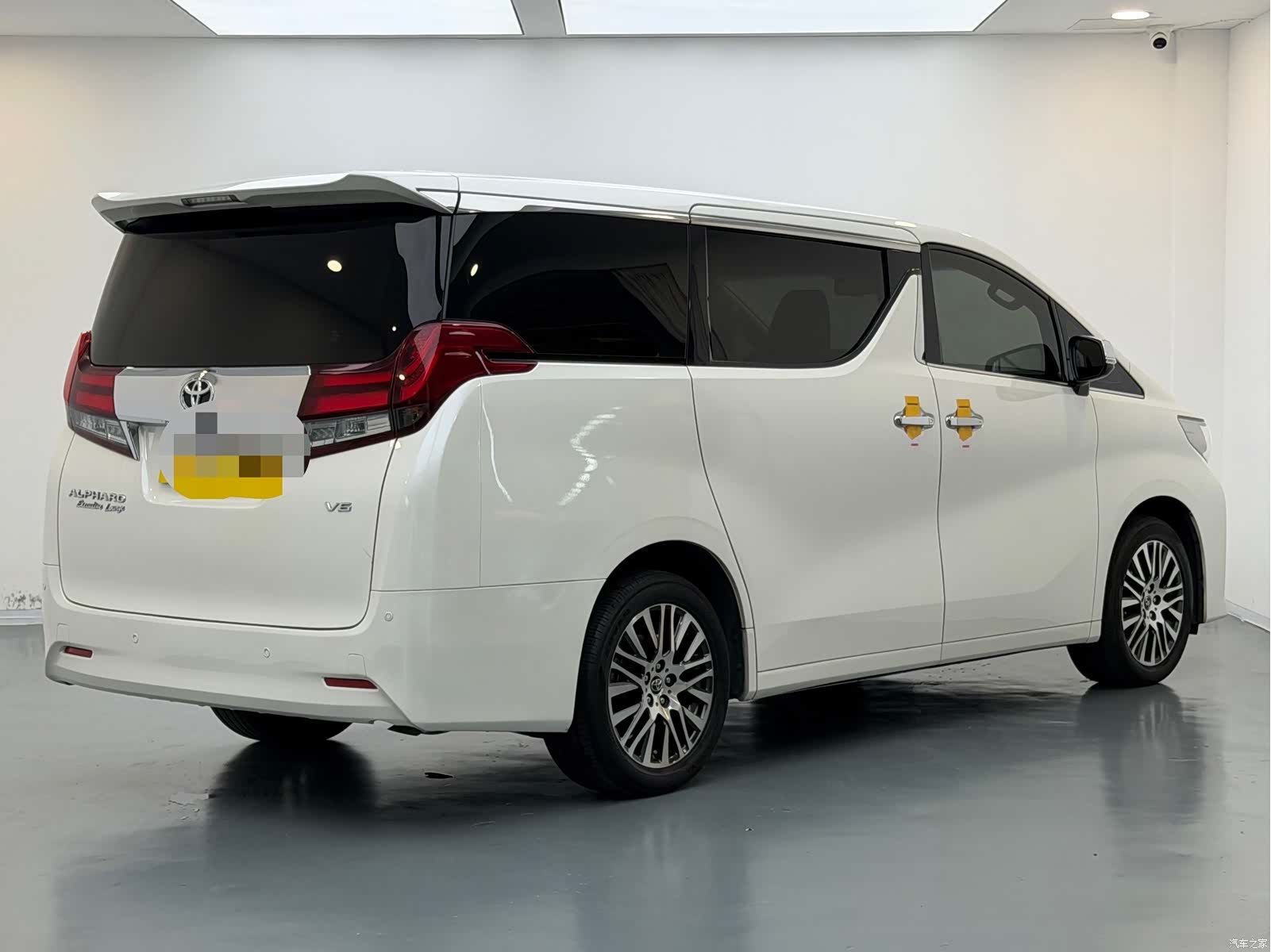 Toyota Alphard, 2017 4