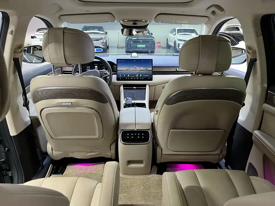 AITO Ask the world M7