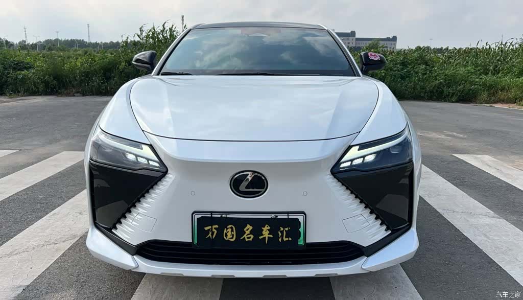 Lexus RZ, 2023 2