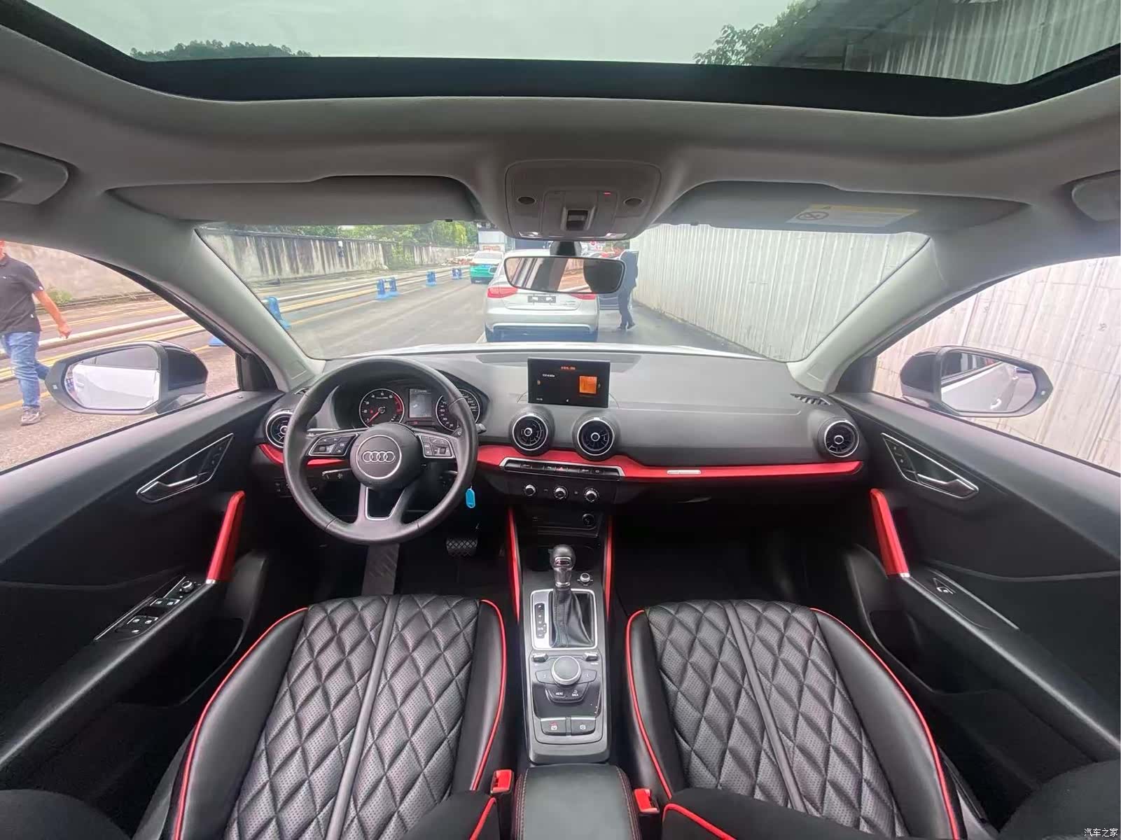 Audi Q2L, 2020 все фото