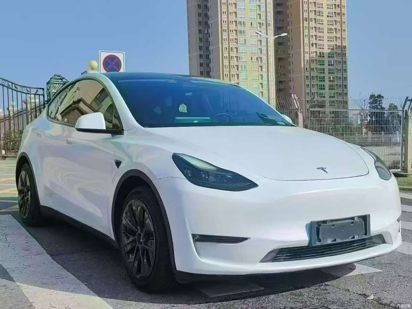 Tesla Model Y, 2021 3