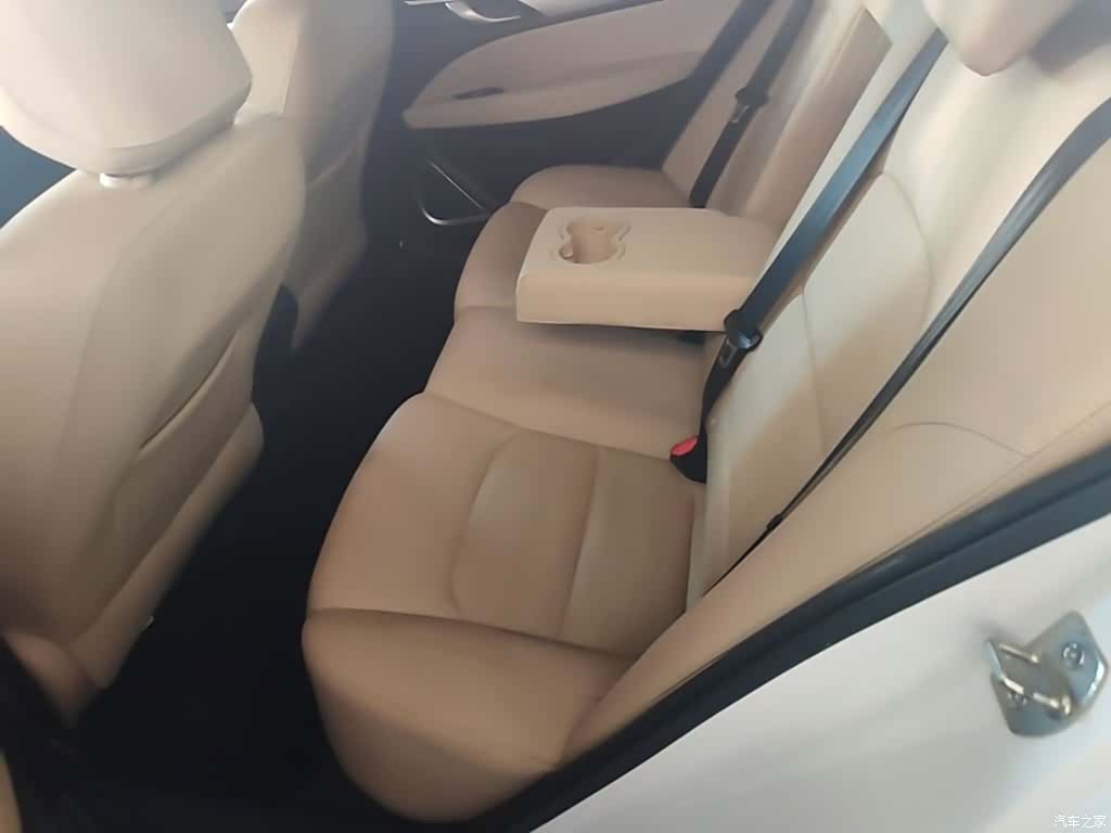 Geely Emgrand, 2018 17