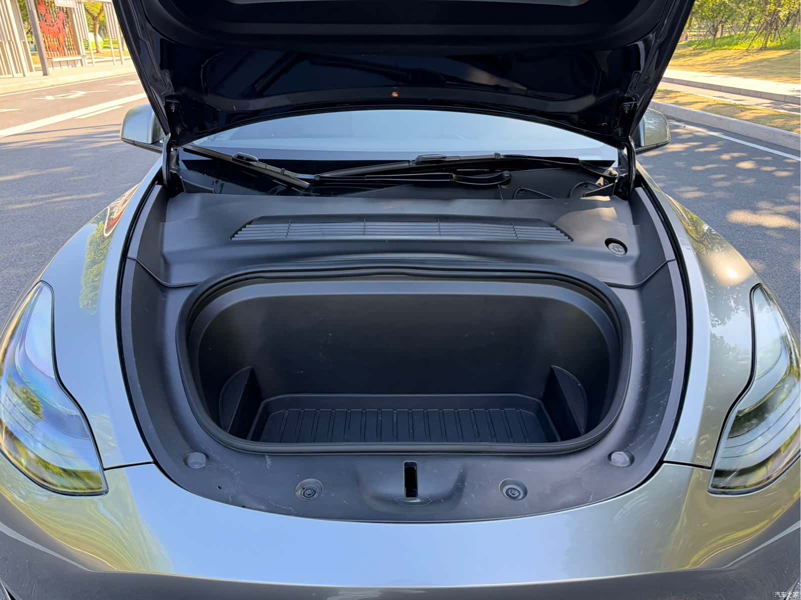Tesla Model Y, 2024 10