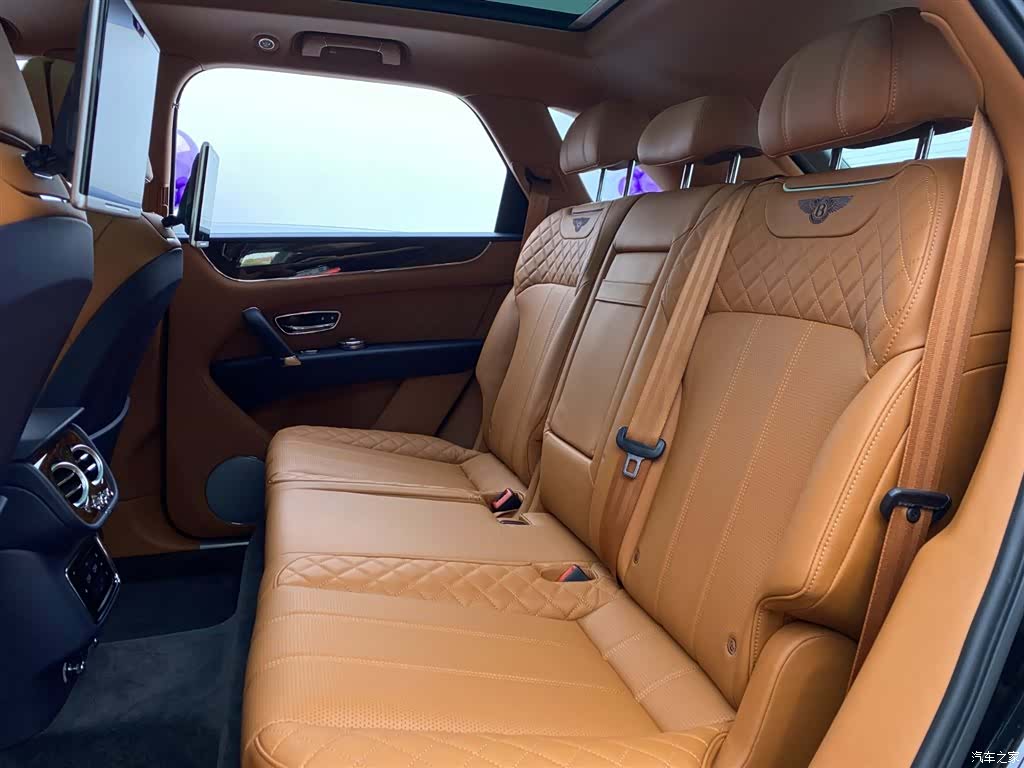 Bentley Bentayga, 2018 8
