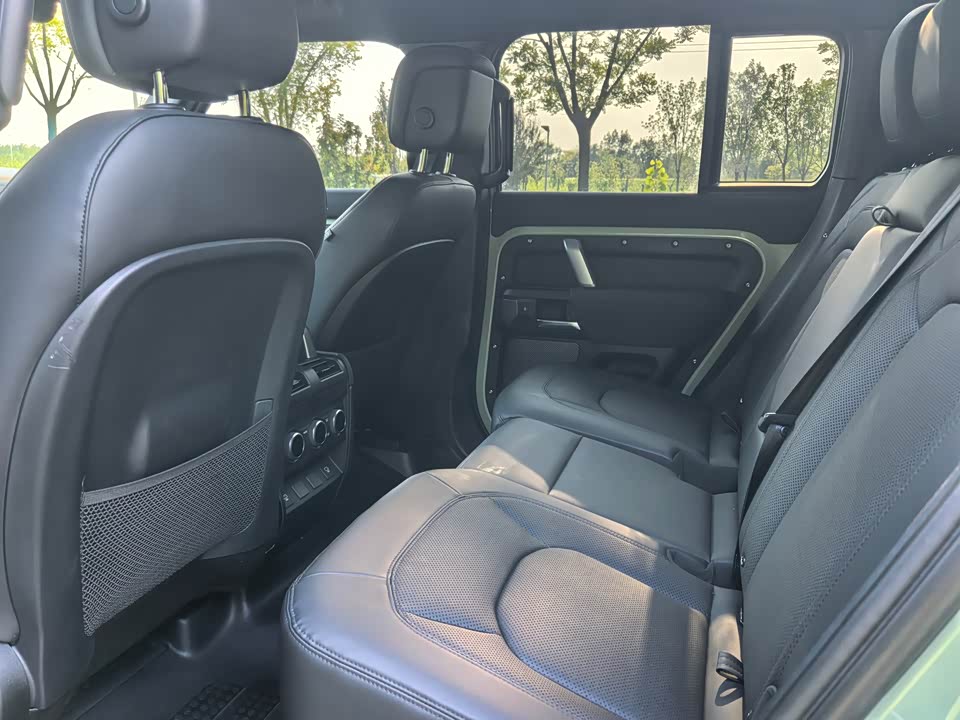 Land Rover guard