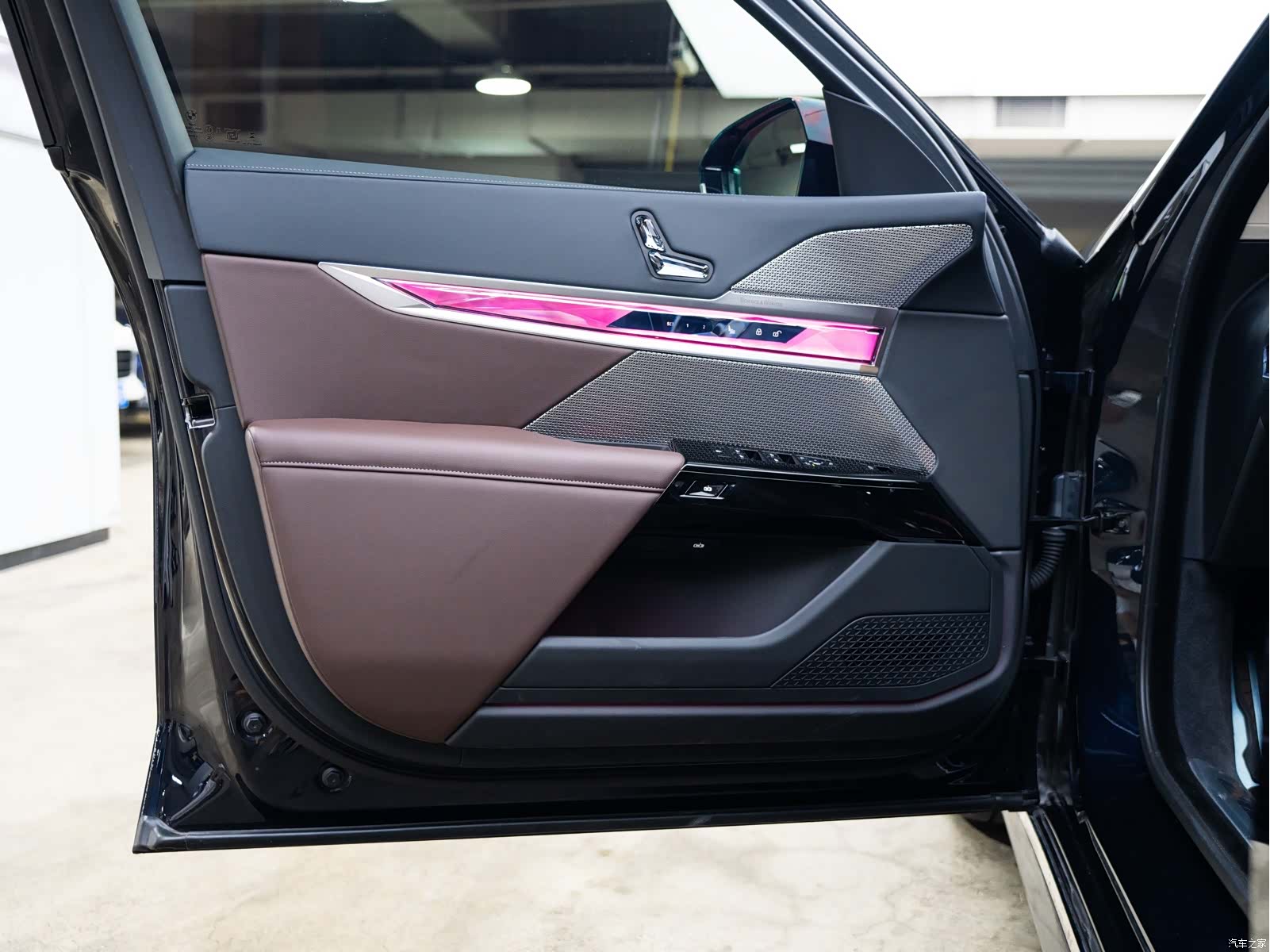 BMW i7, 2024 16