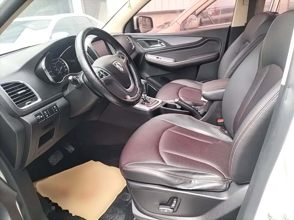 Wuling 560, 2016 15