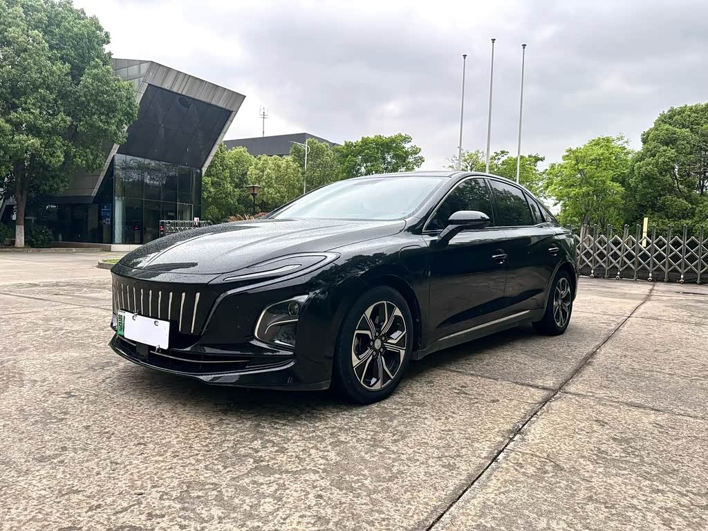 Hongqi E-QM5