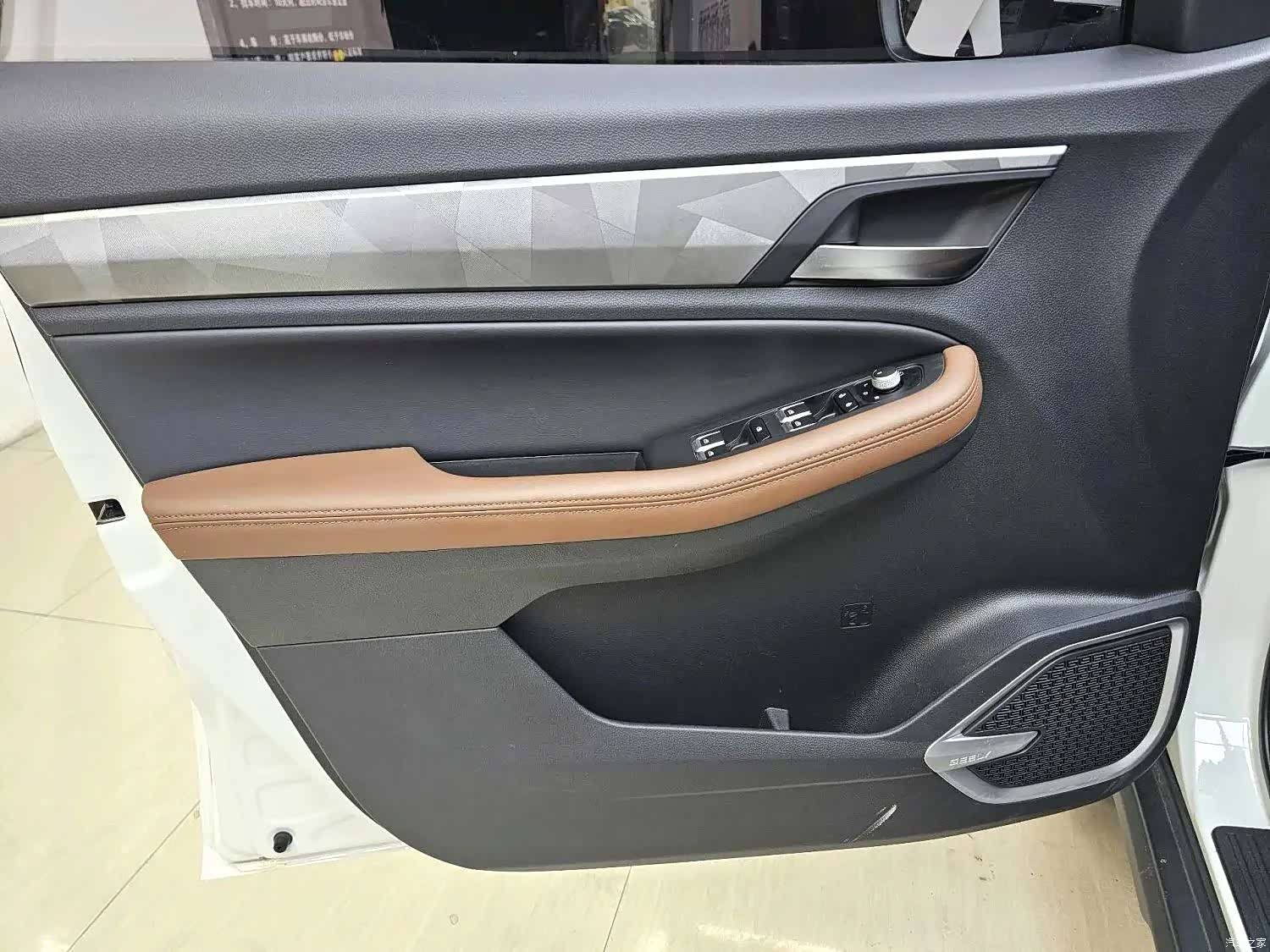 Geely X6, 2023 13