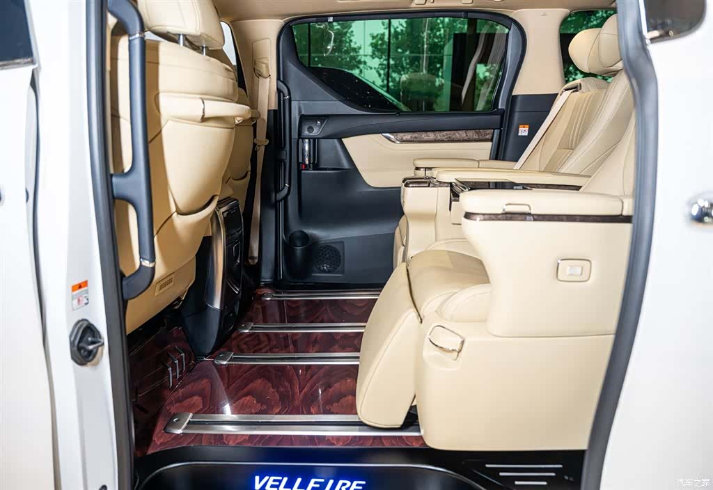 Toyota Vellfire, 2023 14