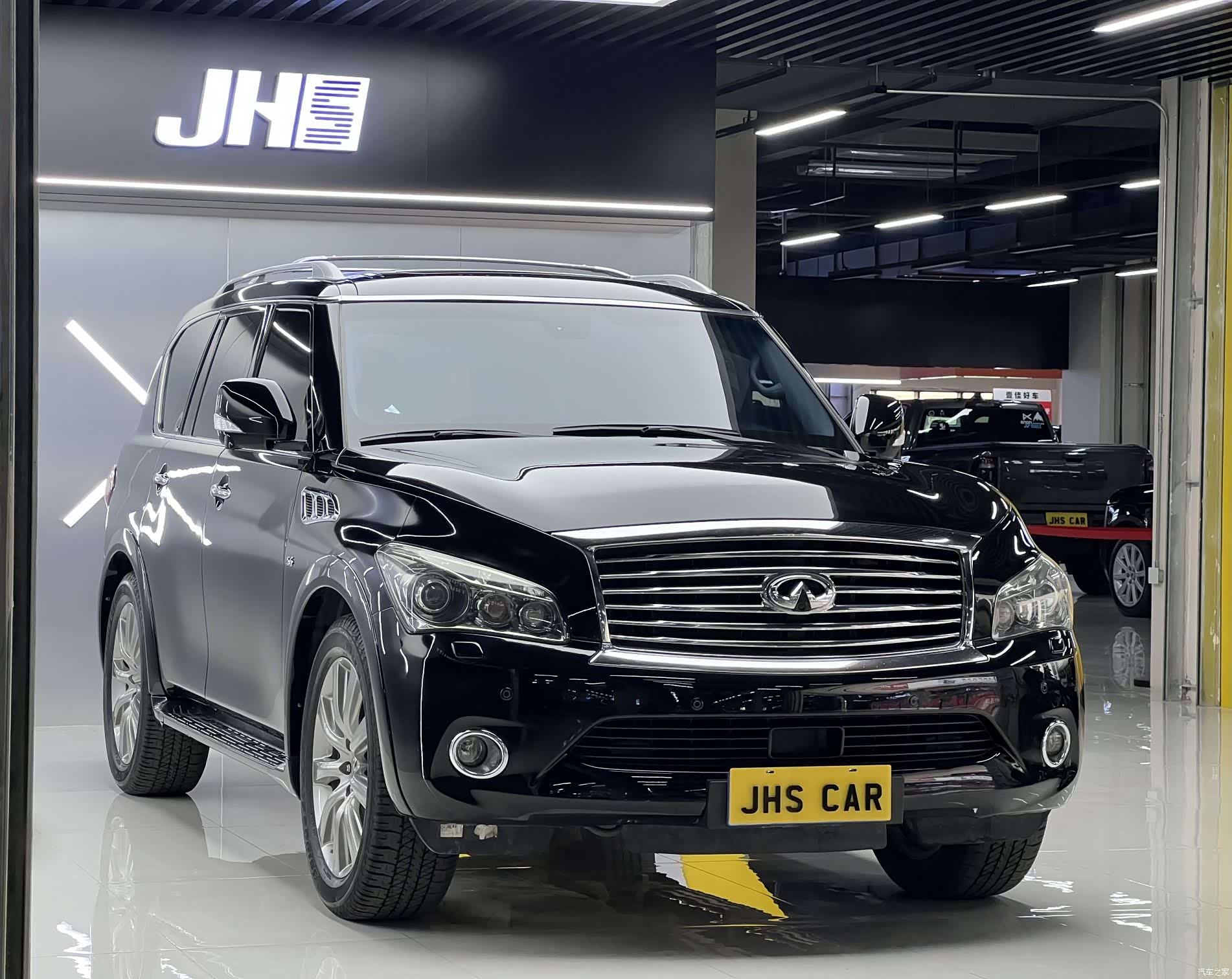 Infiniti QX56, 2014 3